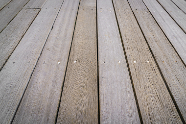 Entretien d'une terrasse en bois composite à Blois
