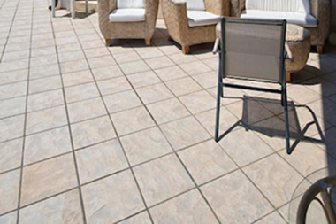 Nettoyage haute pression d'une terrasse en carrelage à Blois